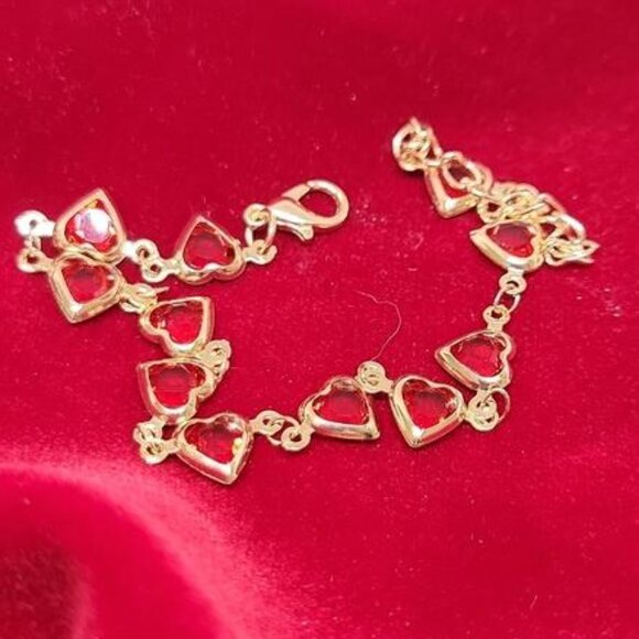 Heart Charm Bracelet Gold Tone Chain Adjustable to 9 Inches Red New - Picture 9 of 10